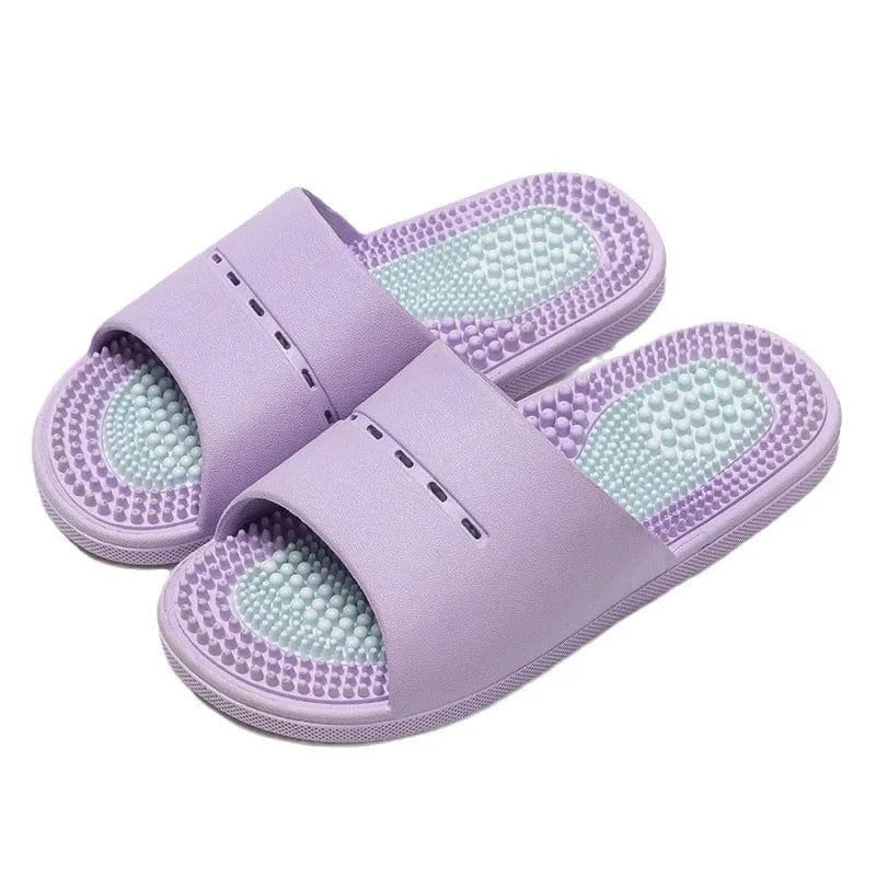 Claquette Chaussons au bord de la piscine